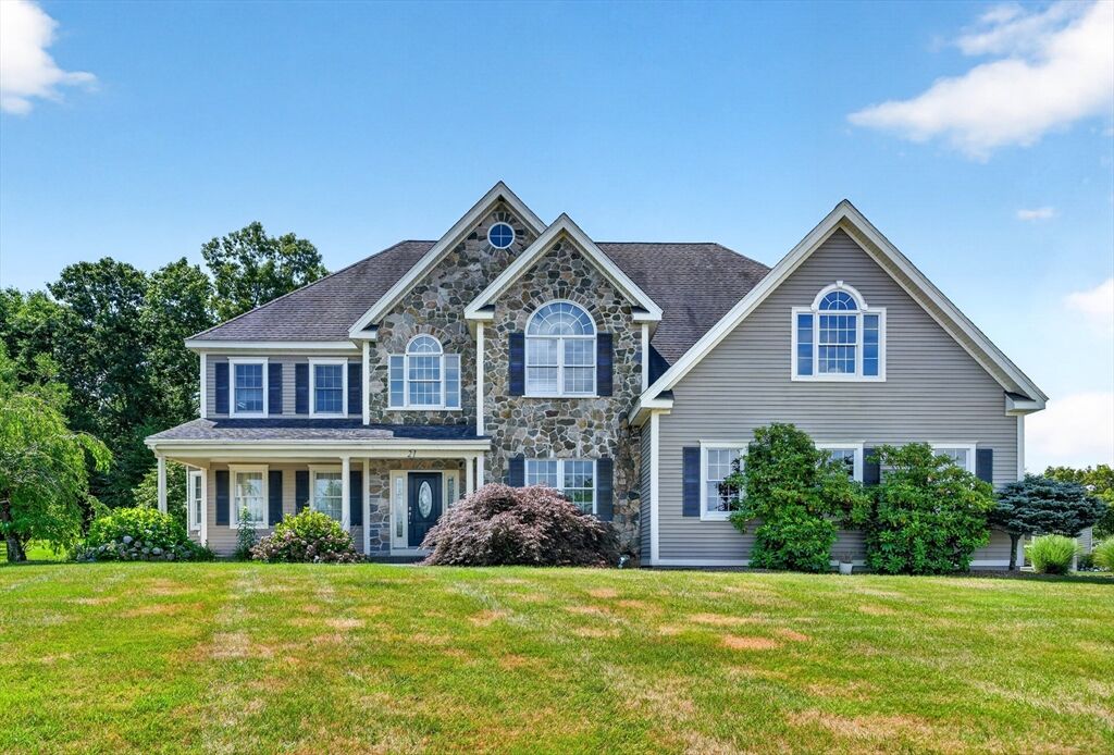Property Photo: 21 Ashwood Cir MA 01545