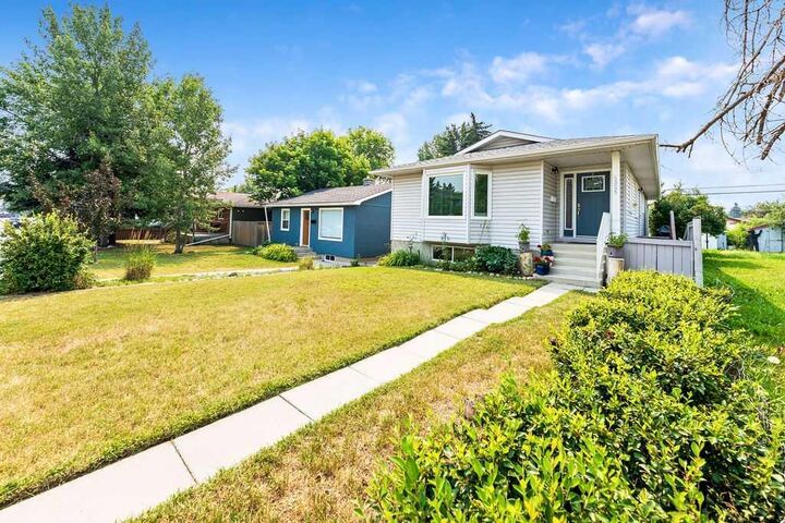 Property Photo:  4325 70 Street NW  AB T3B 2K4 