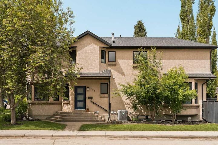 Property Photo:  202 26 Avenue NW  AB T2M 2C9 