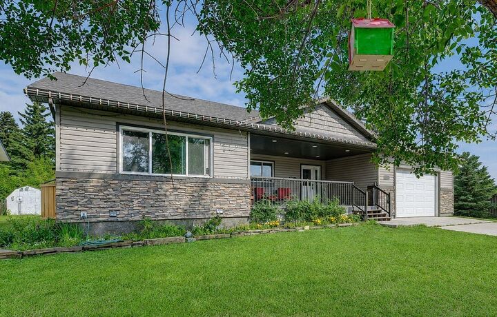 Property Photo: 9708 77 Avenue AB T8V 3Y8