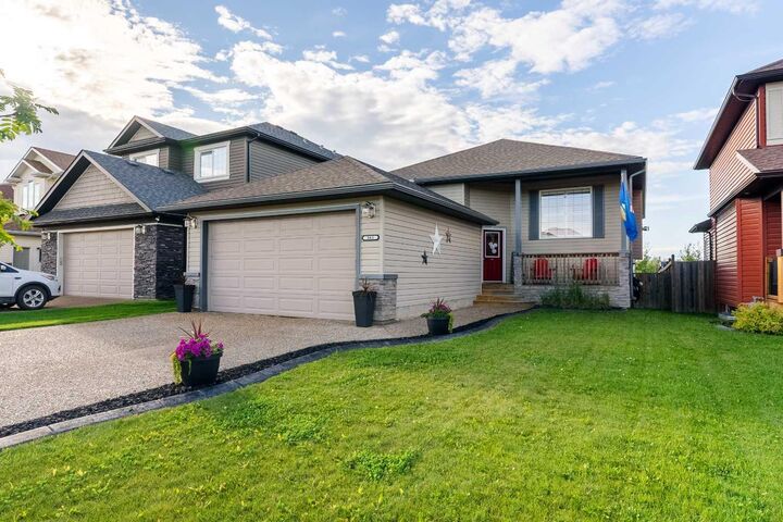 Property Photo:  265 Walnut Crescent  AB T9K 0T2 
