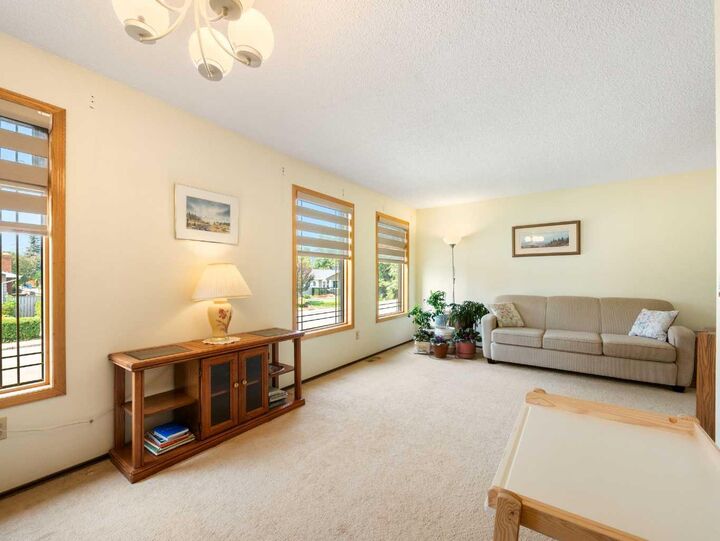 Property Photo:  1620 47 Street SW  AB T3C 2C8 