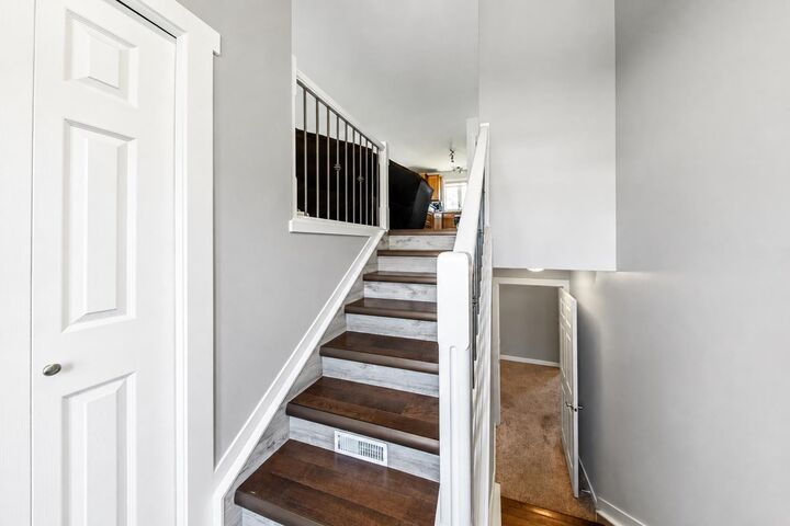 Property Photo:  6015 50 A Street  AB T4J 1V1 