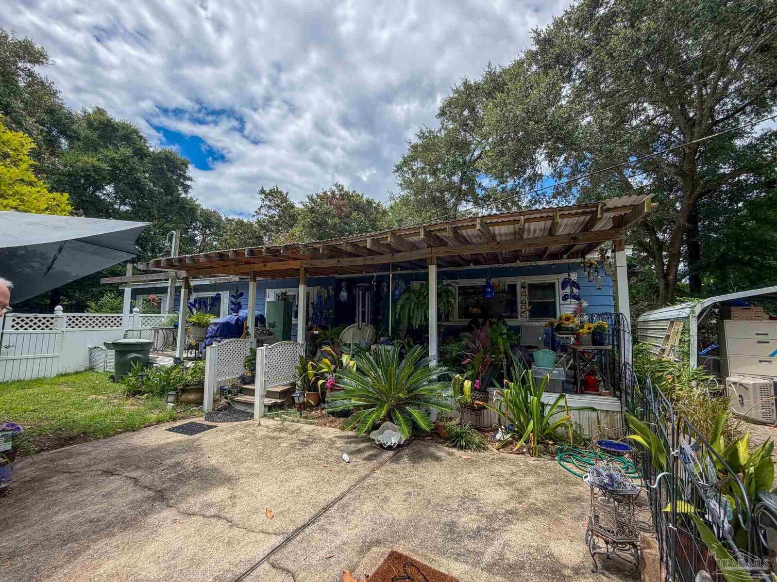 Property Photo: 8529 Stockdale Ave FL 32514