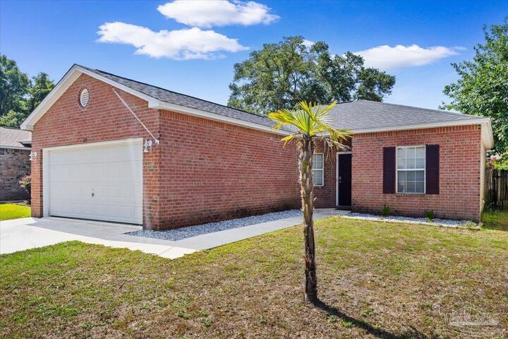 Property Photo:  635 Saleta St  FL 32534 