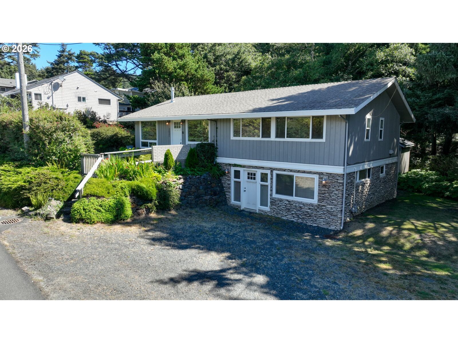 Property Photo: 2631 S Hemlock St OR 97110