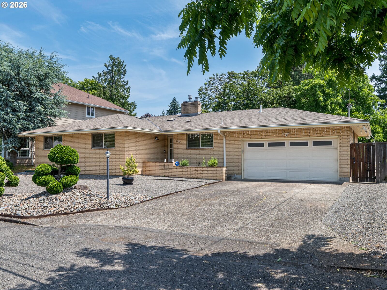 Property Photo:  2042 SE 138th Ave  OR 97233 