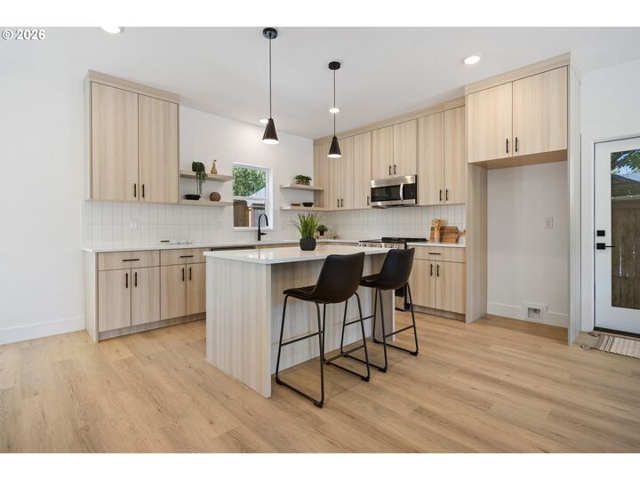 Property Photo:  3817 SW Pomona St  OR 97219 