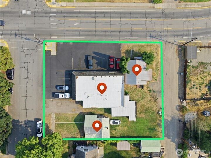 Property Photo:  21 W 4th Avenue  WA 98841 