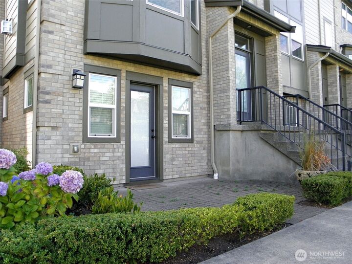 Property Photo:  1356  Greenwich Walk  NE  WA 98029 