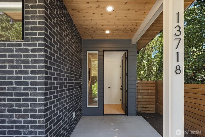 Property Photo: 13718 84th Avenue NE WA 98034