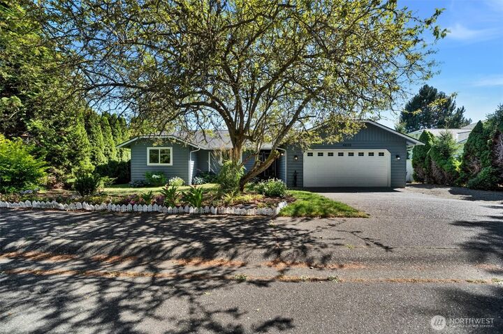 Property Photo:  4830  154th Place SW  WA 98026 
