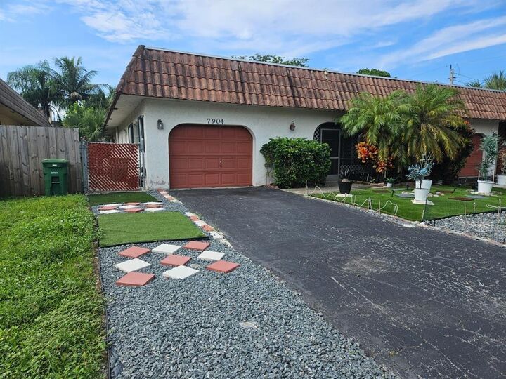 Property Photo:  7904 NW 70th Court 1  FL 33321 
