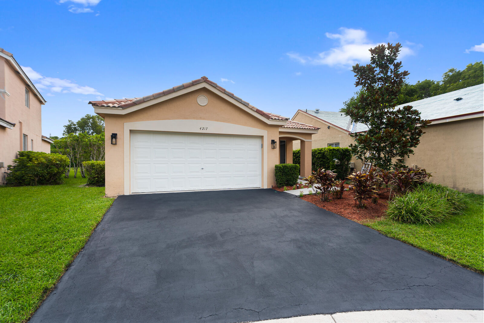Property Photo: 4217 Cherrywood Court FL 33331