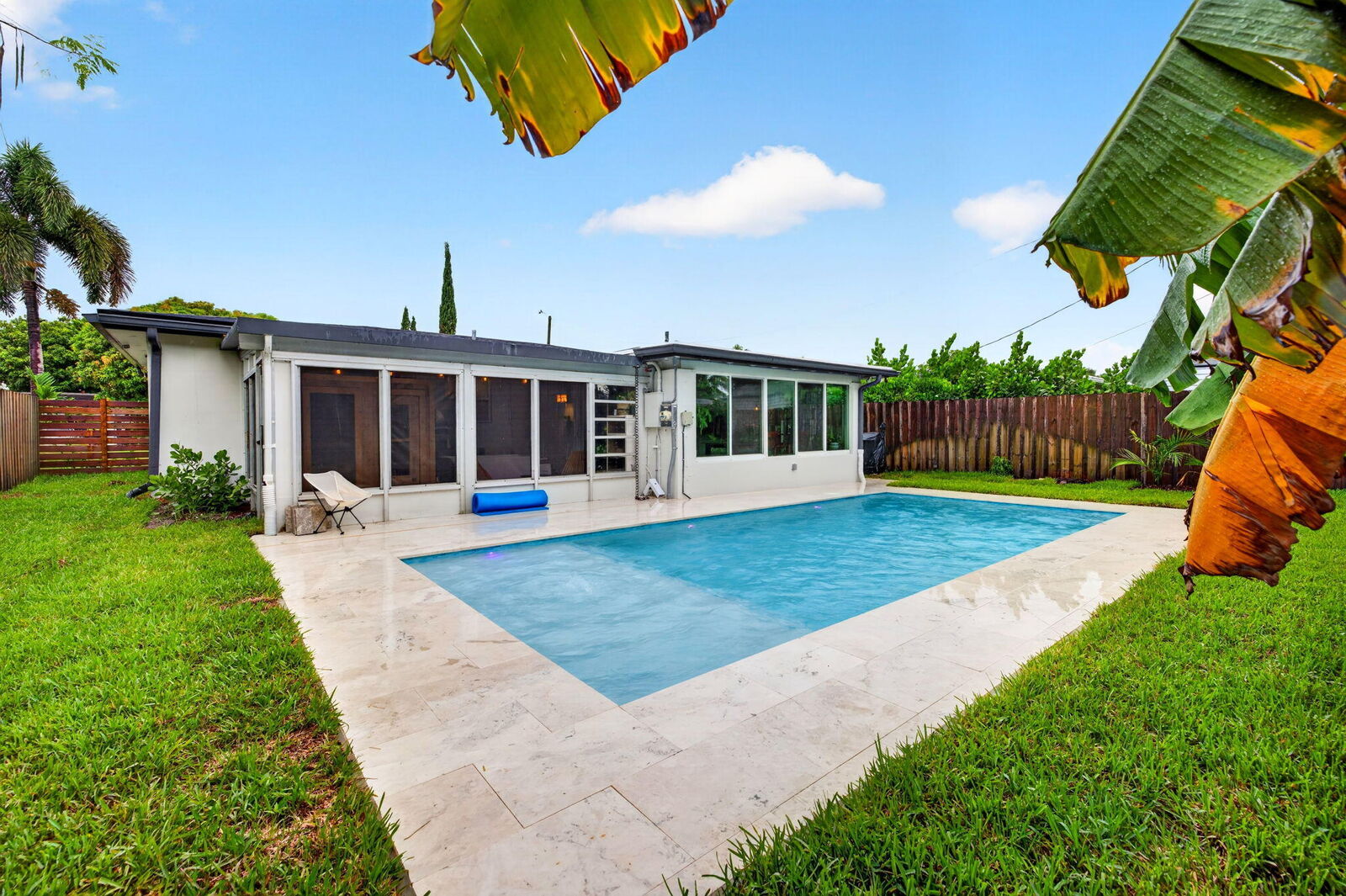 Property Photo:  4670 NE 4th Avenue  FL 33334 
