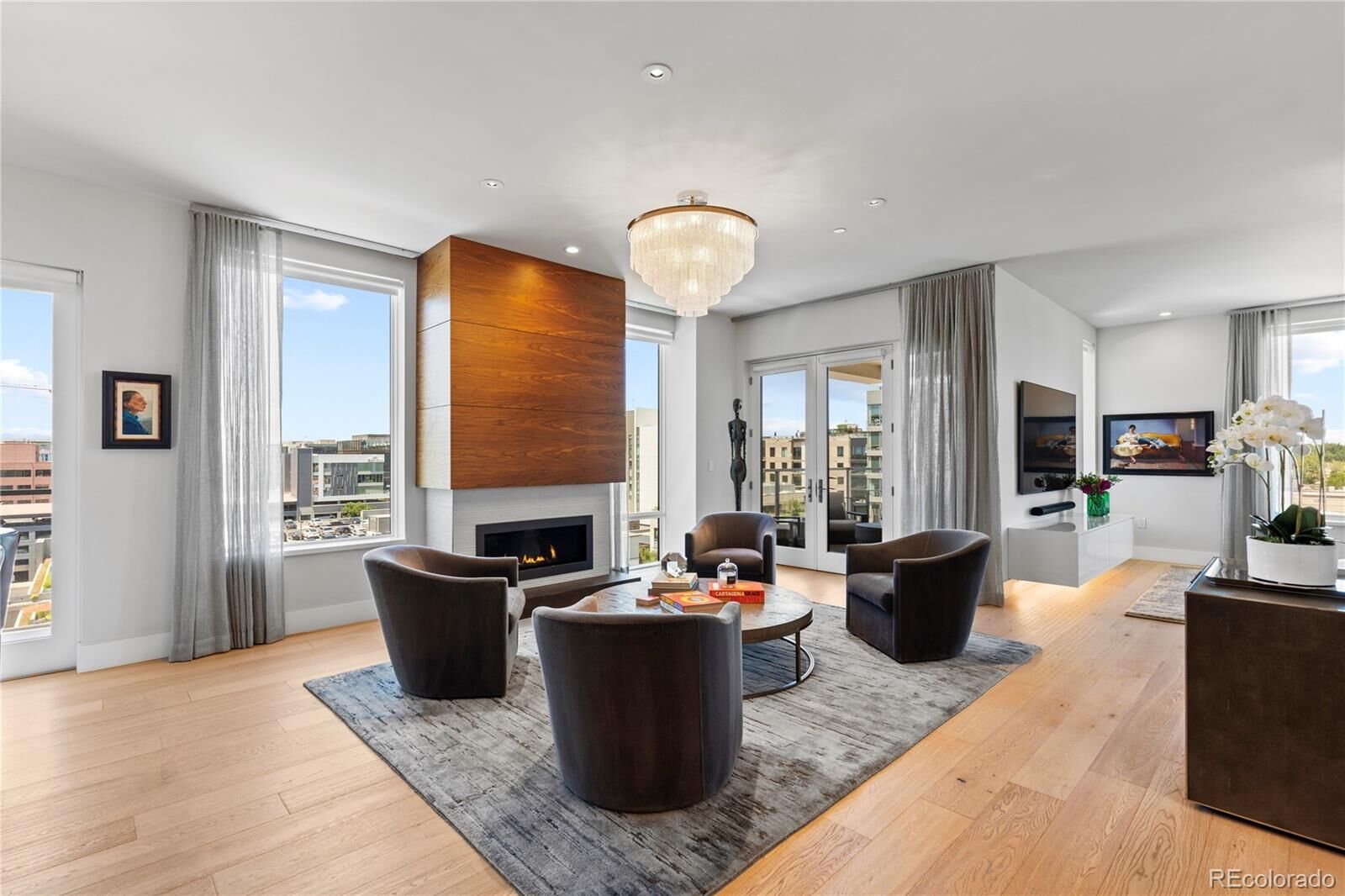 Property Photo:  155 Steele Street 716  CO 80206 