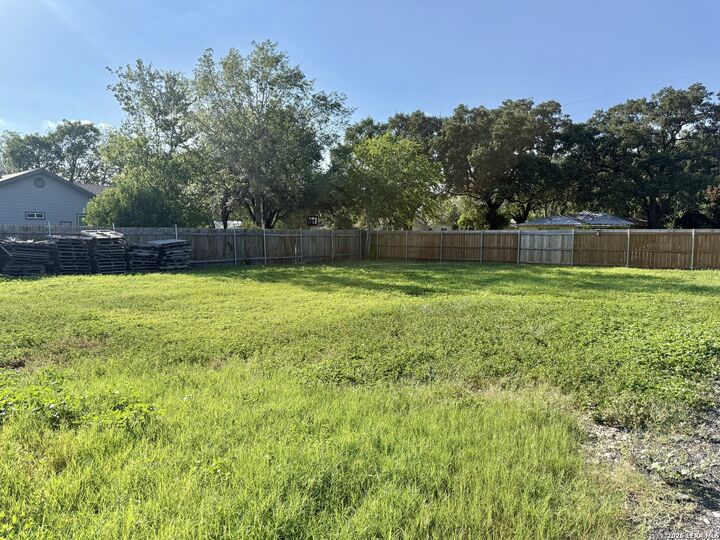 Property Photo: 958 Holmgreen Rd TX 78220