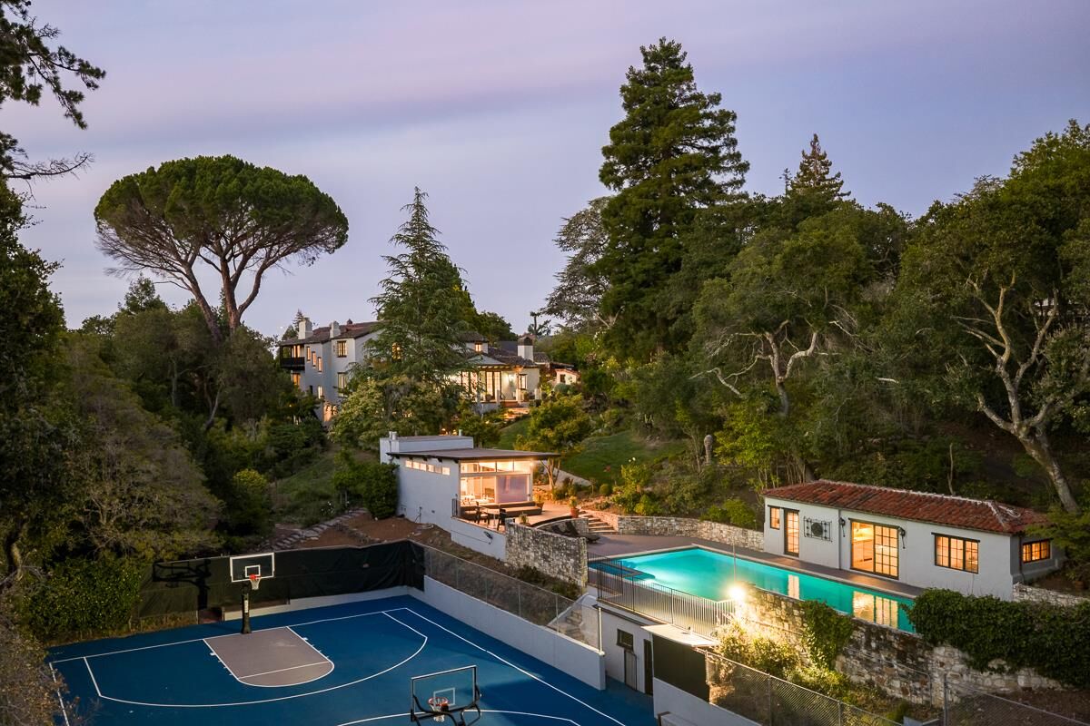 Property Photo:  862 Chiltern Road  CA 94010 