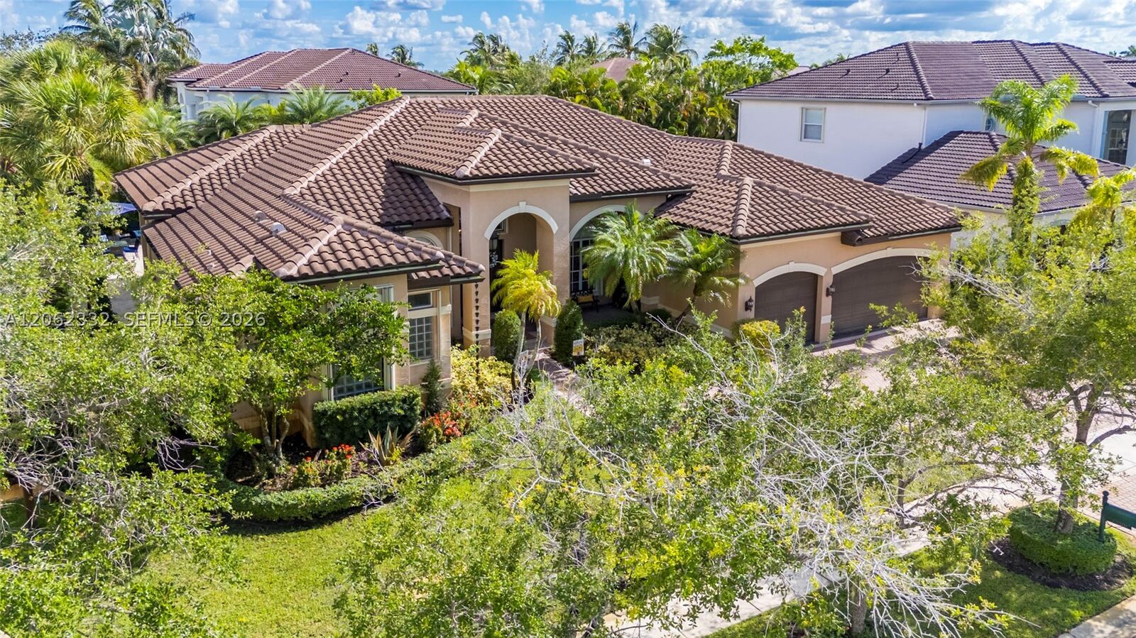 Property Photo: 18800 SW 41st St FL 33029
