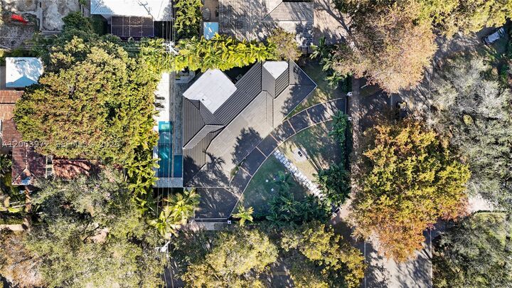 Property Photo: 711 Sunset Rd 711 FL 33143