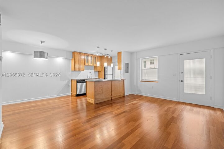 Property Photo: 1545 Euclid Ave 3C FL 33139