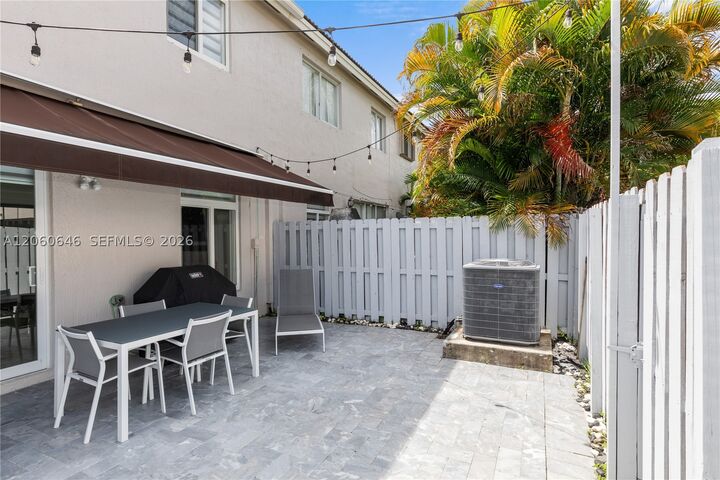 Property Photo: 5622 NW 112th Ct FL 33178