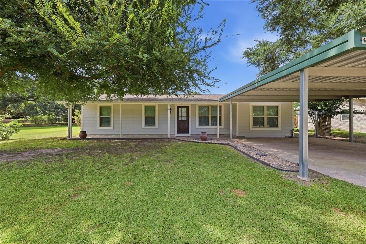 Property Photo: 407 Cypress TX 77665