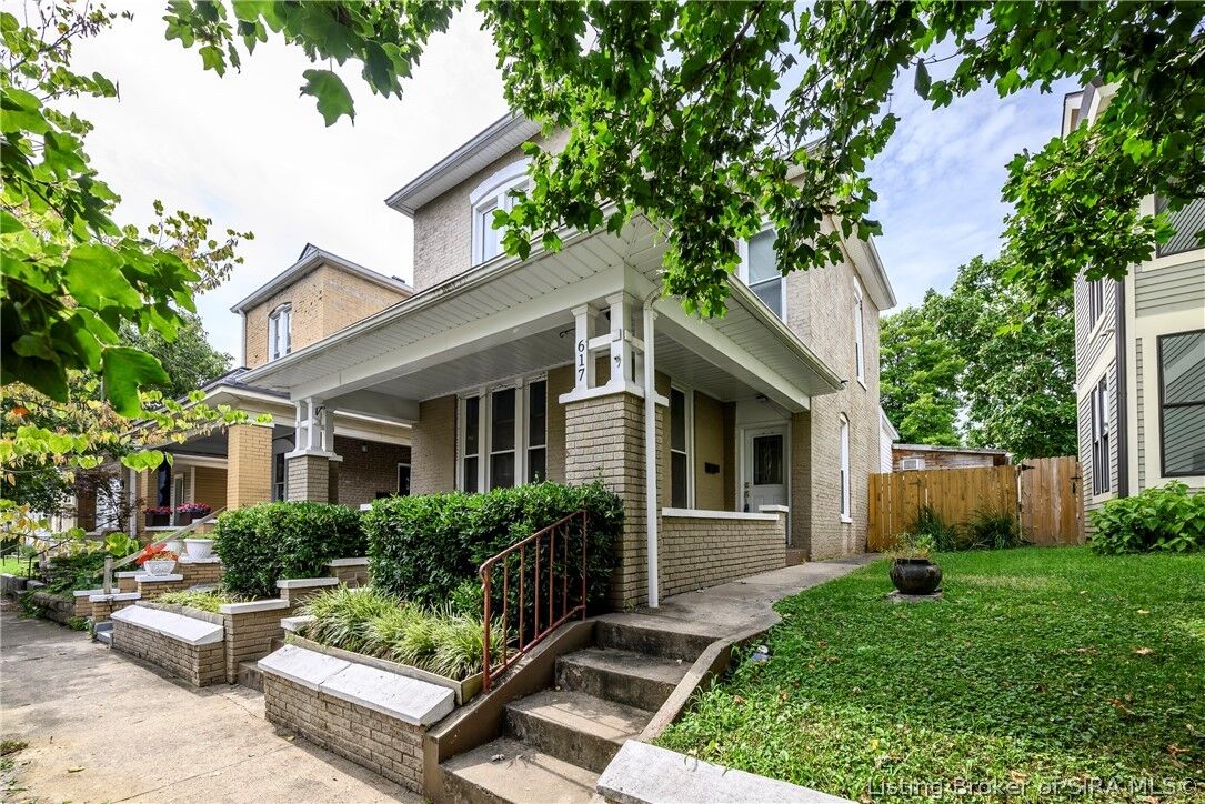 Property Photo:  617 E Elm Street  IN 47150 