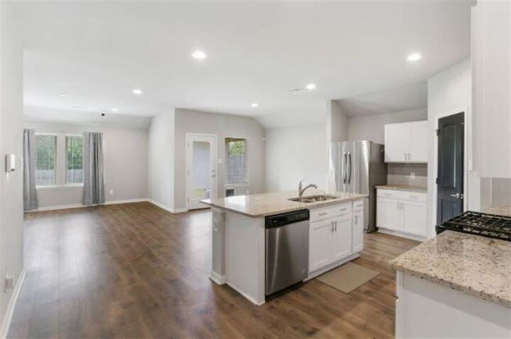 Property Photo: 3920 W Savannah Lakes Drive W LA 70607
