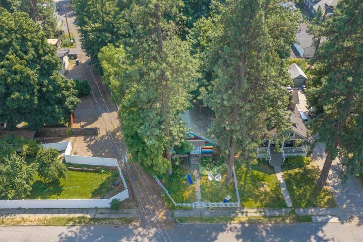 Property Photo:  424 E 26th Ave  WA 99203 
