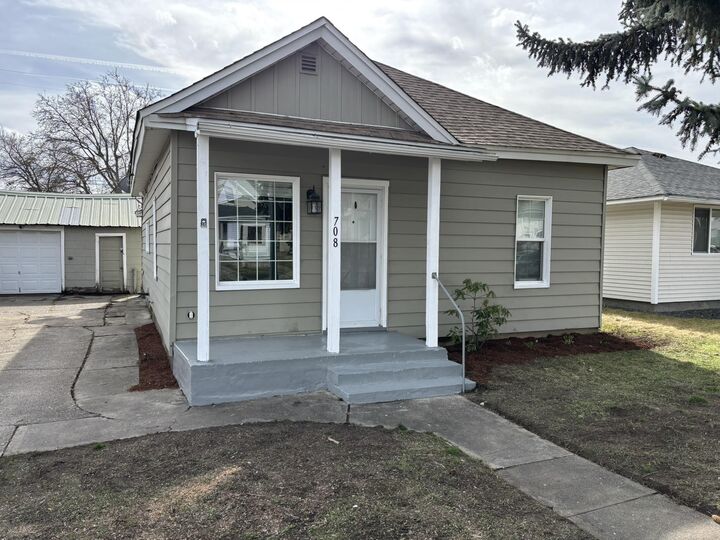 Property Photo: 708 E Providence Ave WA 99207