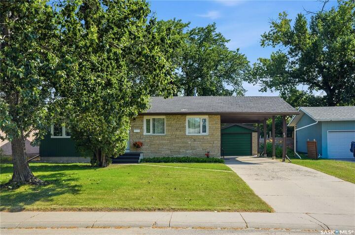 Photo de la propriété:  43 Columbia Drive  SK S7K 1E6 