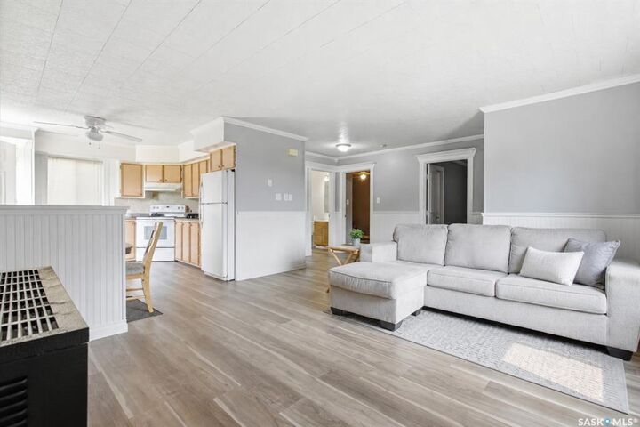 Property Photo:  157 4th Street W  SK S0M 2K0 