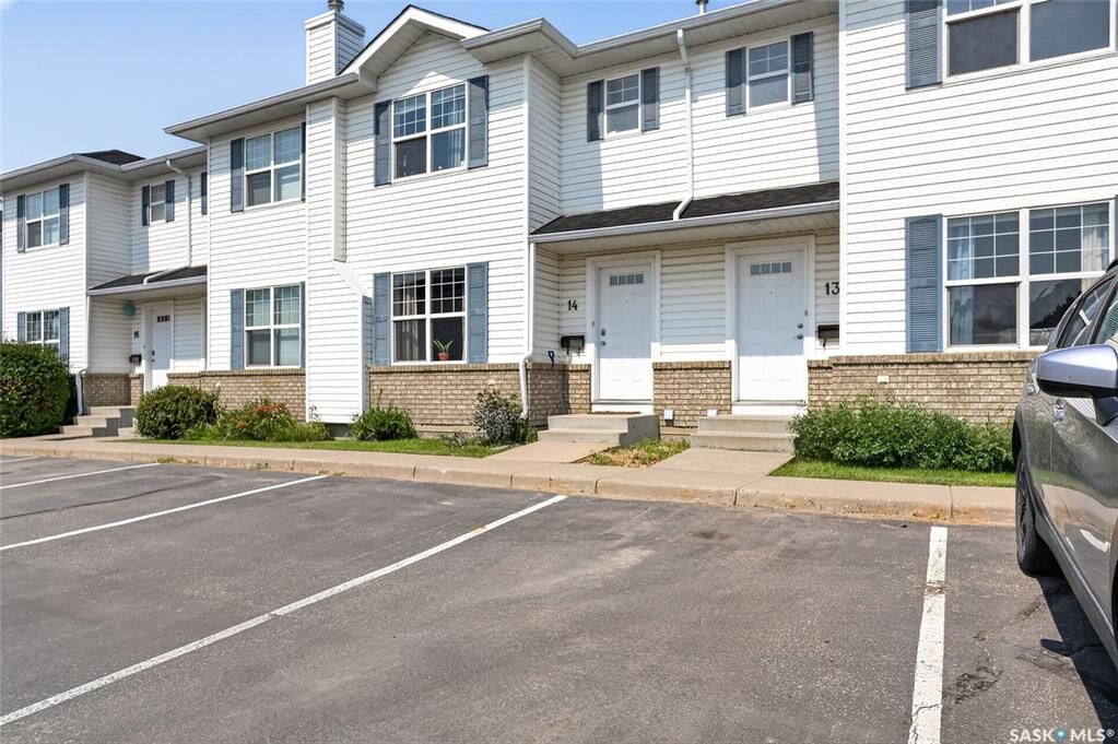 Property Photo:  102 Pawlychenko Lane 13  SK S7V 1G9 