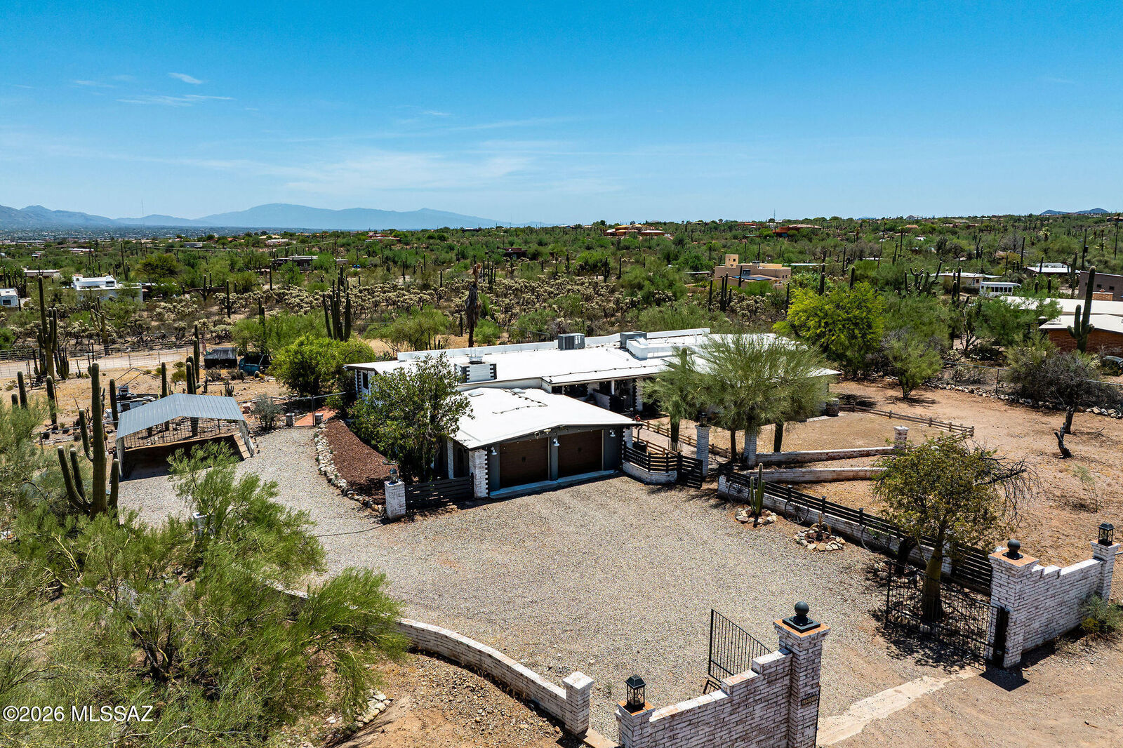 Property Photo:  6921 N Camino Verde  AZ 85743 