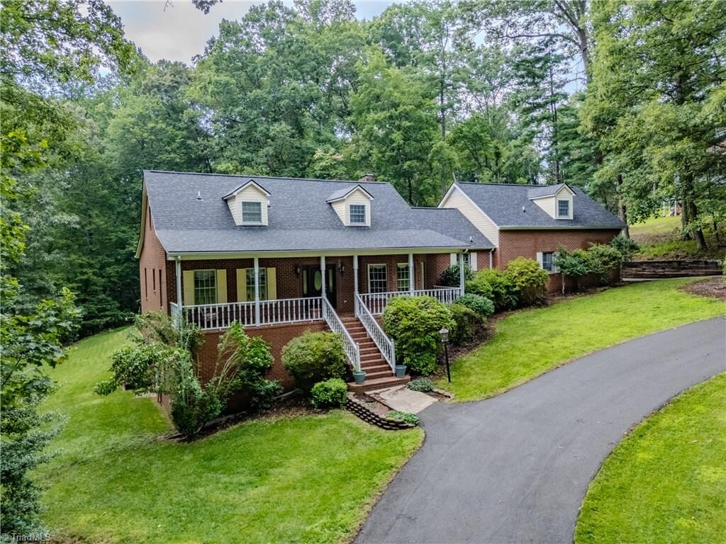 Property Photo: 158 Oakmont Place NC 27030