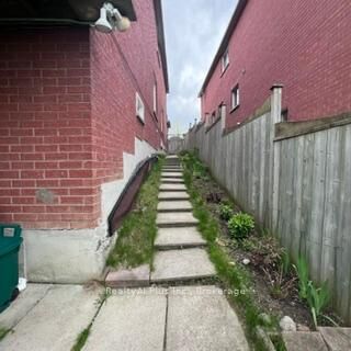 Property Photo:  210 Doubtfire Crescent Walk-Out Basement  ON L3S 3V7 