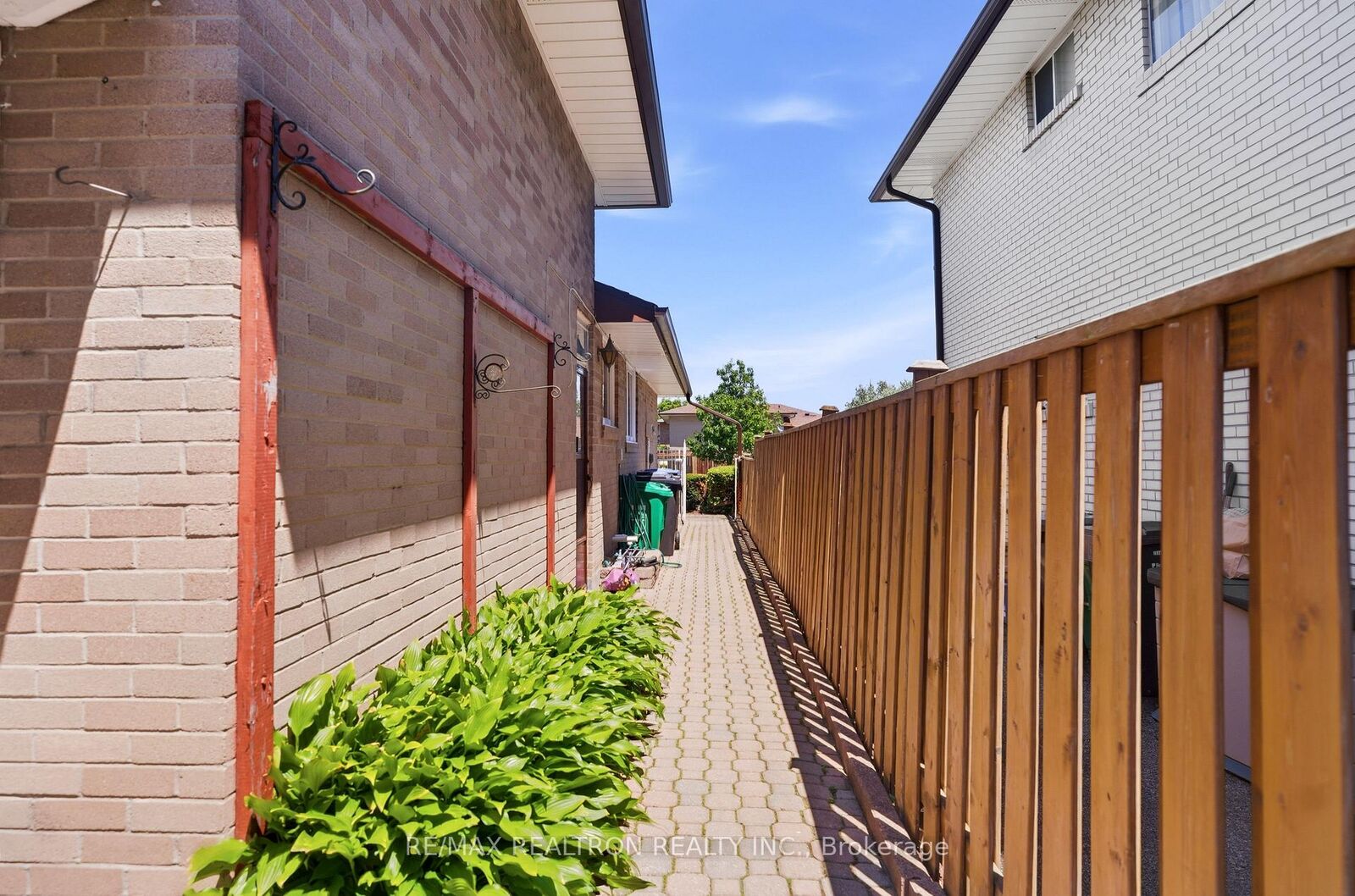 Property Photo:  62 Wilton Drive  ON L6W 3A1 