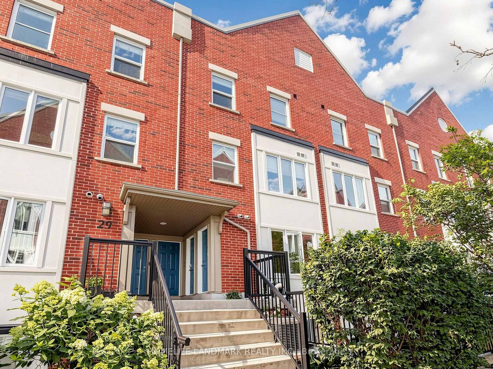 Property Photo:  29 Frances Loring Lane 4  ON M4M 3E8 