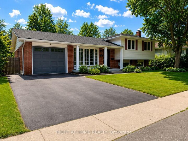 Property Photo: 4440 Cosburn Crescent ON L7L 1S5