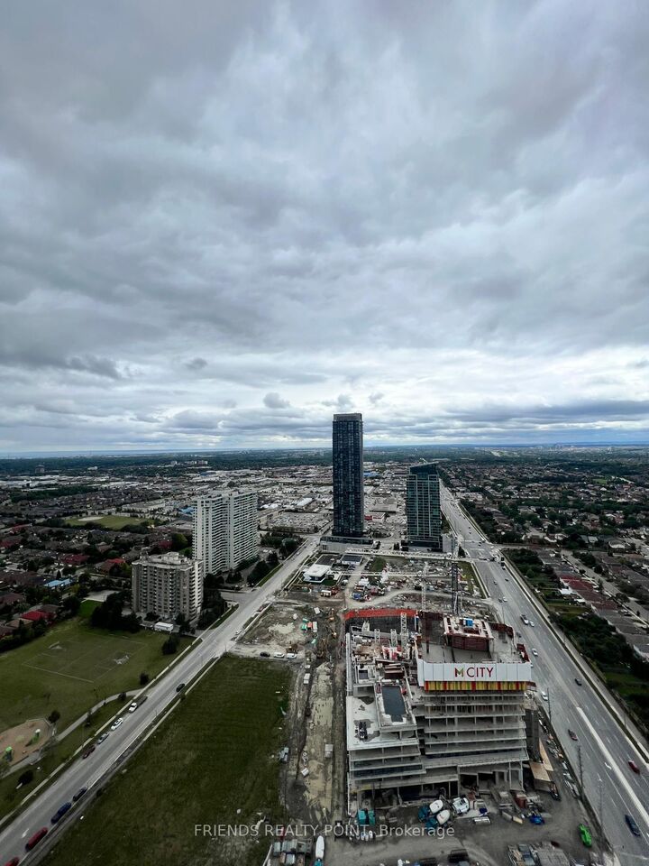 Property Photo: 3900 Confederation Parkway 3805 ON L5B 0M3