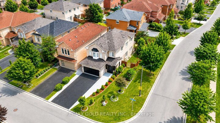 Property Photo: 3906 Passway Road ON L5N 8P1