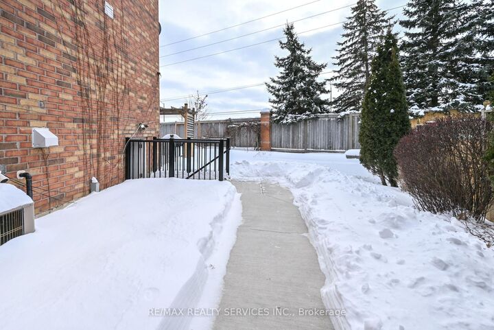Property Photo:  42 Brambirch Crescent  ON L7A 1V1 