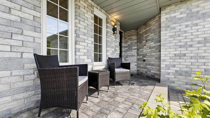 Property Photo: 3180 Pebblewood Road ON L5N 6P5