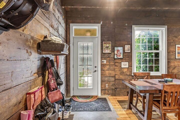 Photo de la propriété:  439 Kent Street  ON K2P 2B4 