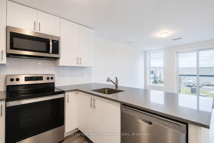 Property Photo:  3401 Ridgeway Drive 312  ON L5L 0B9 