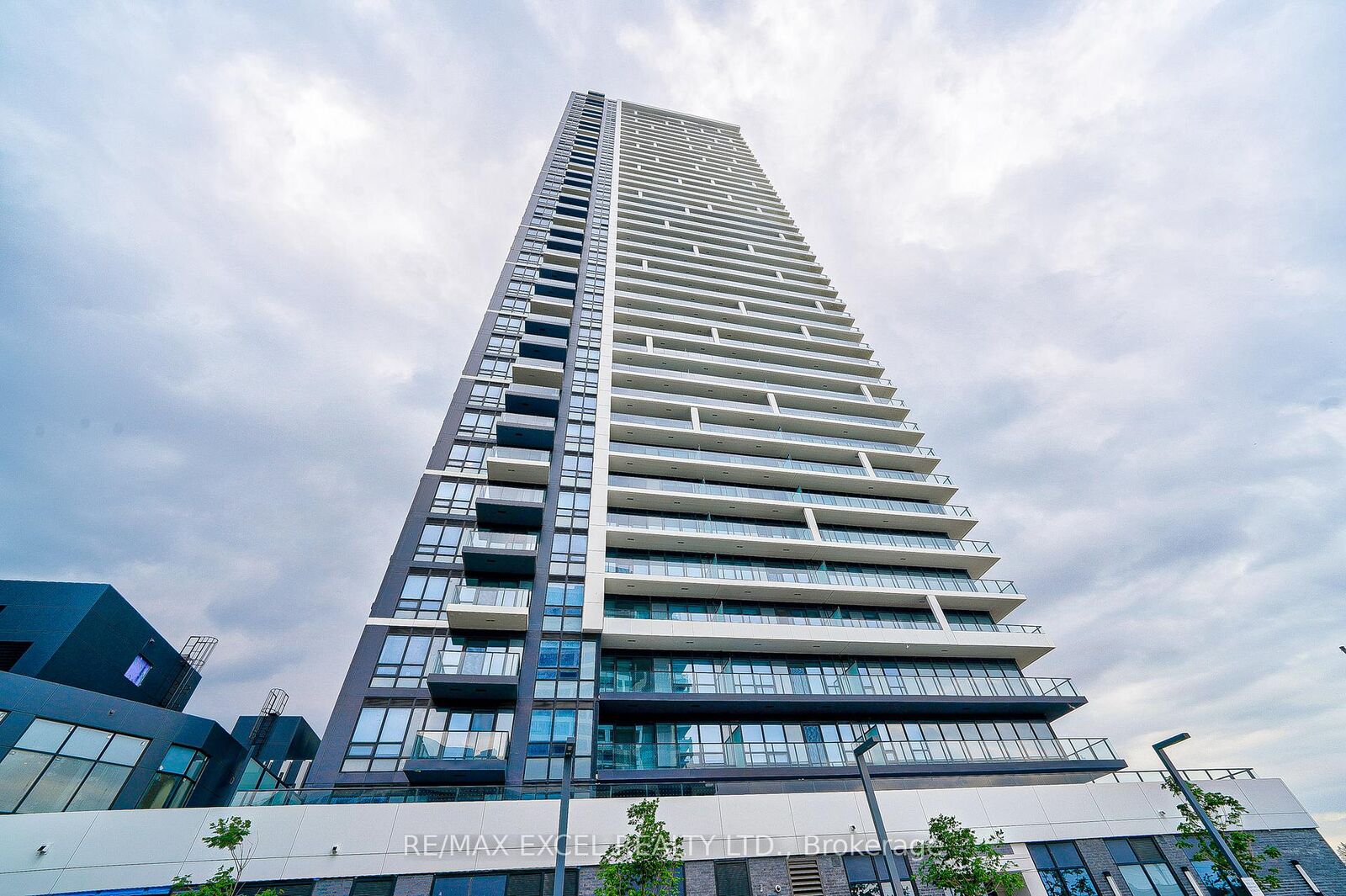 Property Photo:  8 Water Walk Drive 3508  ON L3R 6L4 
