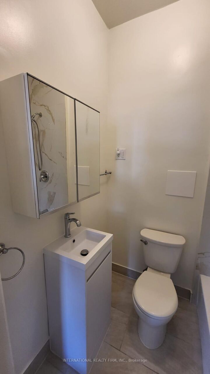 Property Photo:  7 Thomas Street 2  ON L5M 1Y4 