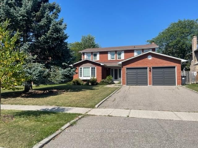 Property Photo:  743 Fieldstone Road  ON L5C 3K7 