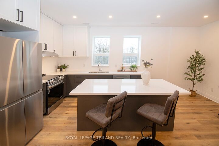 Property Photo:  425 Dundas Street 201  ON N6B 1V9 